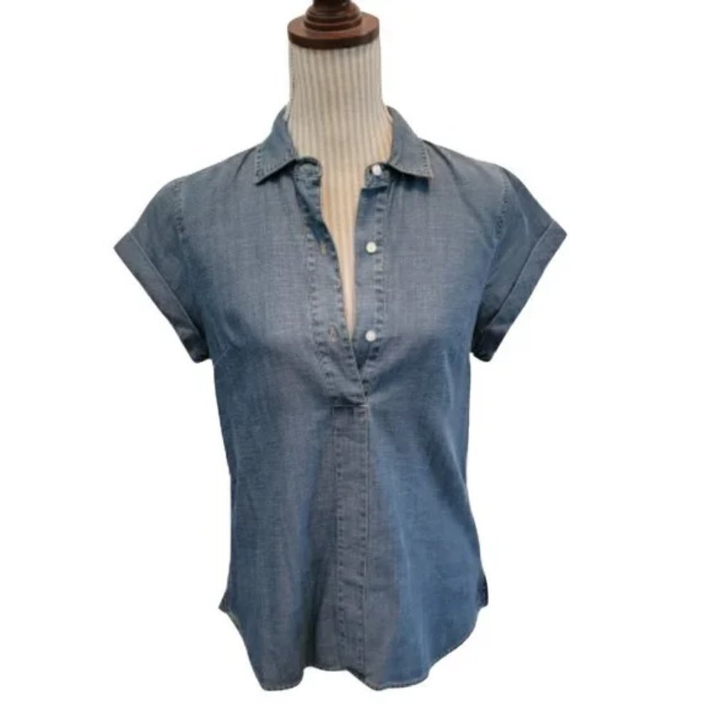 J. Crew Chambray Popover Shirt. 1/2 button with cuffed sleeves Size XS